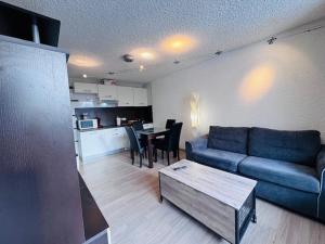 Studio lumineux aux 2 Alpes, balcon sud, parking - FR-1-546-64