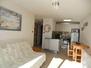 Appartement climatisé avec terrasse et parking, proche plage à Bormes - FR-1-251-899