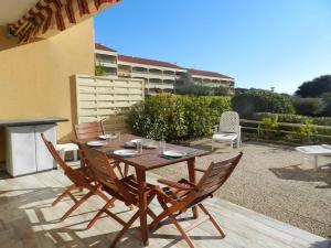 Appartement climatisé avec terrasse et parking, proche plage à Bormes - FR-1-251-899