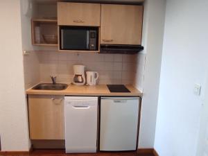 Appartement calme à Super Besse, 5 pers, parking et piscine - FR-1-814-173