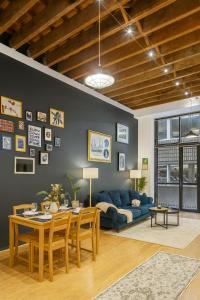 Central 1BR Loft, Steps to RAC Arena, City Centre