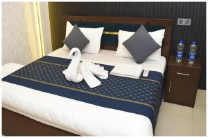 Ram Path Road Homestay Narayan Niwas Near Ram janam Bhoomi and Nageshwarnath Temple - Parking and Free Wifi Facility - Fully Air conditioning Comfortable Room - Best Budget Homestay IN Ayodhya