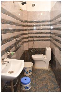 Ram Path Road Homestay Narayan Niwas Near Ram janam Bhoomi and Nageshwarnath Temple - Parking and Free Wifi Facility - Fully Air conditioning Comfortable Room - Best Budget Homestay IN Ayodhya