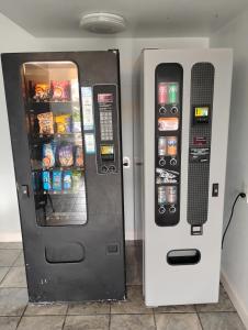 Gated - 1 King Bed 1 Bath apt with Full Kitchen 117