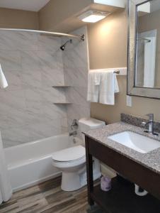 Gated - 1 King Bed 1 Bath apt with Full Kitchen 117