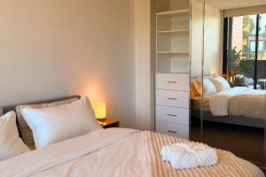 TheCozyRooftop Modern Comfort in Brunswick Center