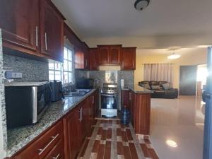 Cozy apartment, AC, Wifi, 2BR, 2Bath, Bani, 1-B