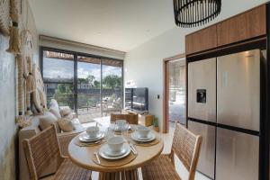 Modern 2BR Apartment with Pool & Gym