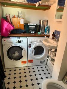 Charming cottage in Wells with easy parking