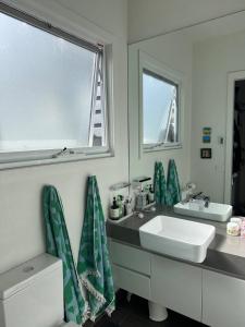 Inner city quiet cottage