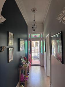 Inner city quiet cottage