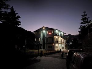 Shri Rudras Service Apartments