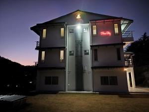 Shri Rudras Service Apartments