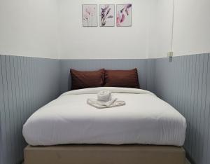 Happy Day 2, one private room "king size bed" and two open room with double bed each, total six people