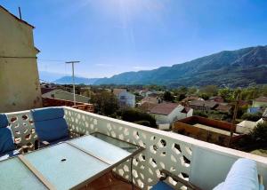 Holiday House Baska Hill