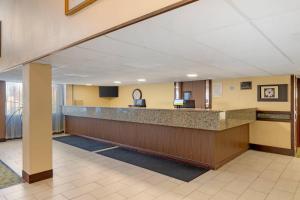 Clarion Hotel & Conference Center Lansing West