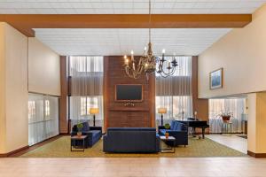 Clarion Hotel & Conference Center Lansing West