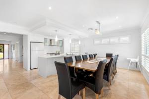 Sunkissed Manor - Swimming Pool - 3 Mins to Beach