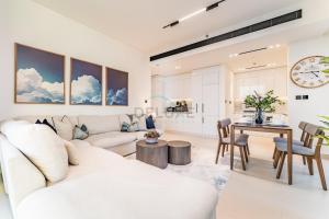 High-Floor 2BR with Private Pool Overlooking the Community, Steps from Park and Circle Mall, Binghatti Azure, JVC by Deluxe Holiday Homes