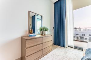High-Floor 2BR with Private Pool Overlooking the Community, Steps from Park and Circle Mall, Binghatti Azure, JVC by Deluxe Holiday Homes