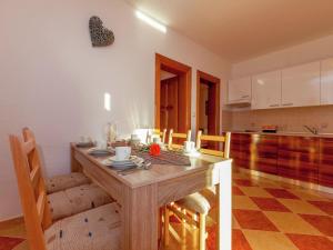 Spacious Apartment in Dramalj with Swimming Pool