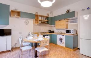 Stunning Apartment In Deiva Marina With Wifi