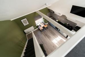 Olive Branch Apartments - Stylish Studio & 1 Bed Deluxe Apartments in the Heart of Broomhill - Hosted by Stay Host Save