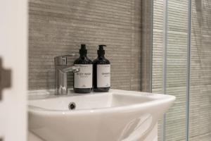 Olive Branch Apartments - Stylish Studio & 1 Bed Deluxe Apartments in the Heart of Broomhill - Hosted by Stay Host Save