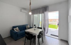 1 Bedroom Gorgeous Apartment In Isola Rossa