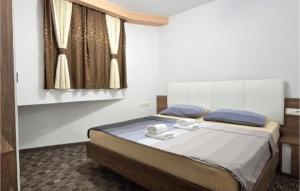 2 Bedroom Cozy Apartment In Vodice