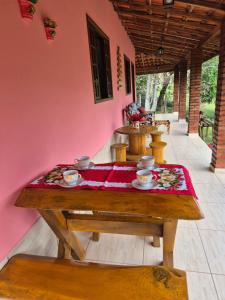 chales 03 canário fogo