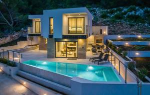 Luxurious Home In Dingac With Sauna