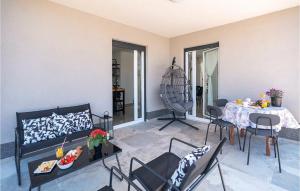 2 Bedroom Beautiful Apartment In Podstrana