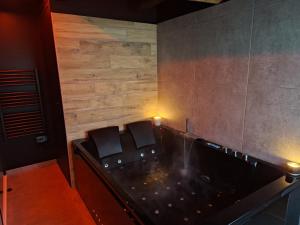 Love room Émeraude - Pièce Secrète en option