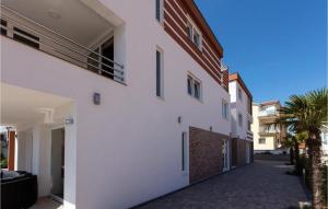 2 Bedroom Beautiful Apartment In Vodice
