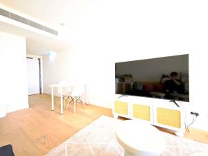 Box Hill Bright and Cozy Hotel Style One Bedroom Suite Kitchenette Ideal for Short Stays