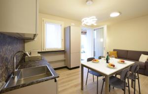 2 Bedroom Gorgeous Apartment In Premaor