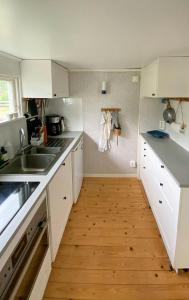 Stuga Med Utsikt Över Vänern I Sjötorp