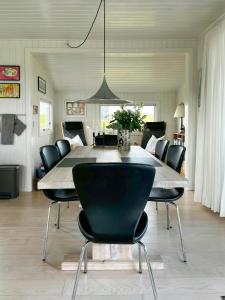 Family House Close To The Sea At Tranum Strand