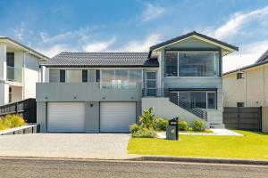 Burgess Beach ~ Salt and Serenity ~ 3 Bedroom Home