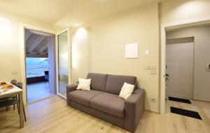 2 Bedroom Lovely Apartment In Premaor