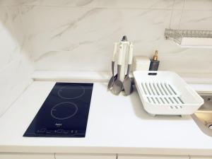 Clould 3 minutes from Hongik University Subway Station, 5 minutes from Hongik University Main Gate, 10 minutes from Sinchon