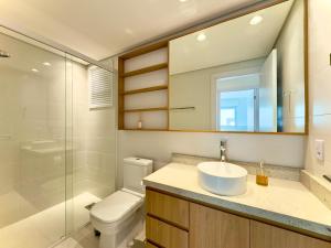 Apartamento Frente Mar com Vista Mar incrível 3 Quartos Ar-condicionado Cozinha Completa e Churrasqueira privativa em Condomínio Home Club com Piscina com Borda Infinita, Jacuzzi Academia, Brinquedoteca quadra de Beach Tenis e 2 Vagas de garagem