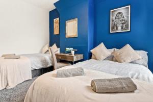 Premium Failsworth Stay - Sleeps up to 14!