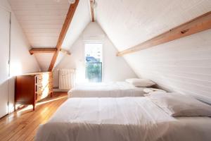 Maison avec garage et jardin