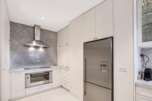 Premium Double Bay 3 bedroom apartment