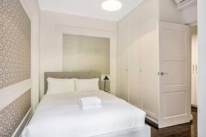 Henriettas Gem - Close to cafes, shops and more