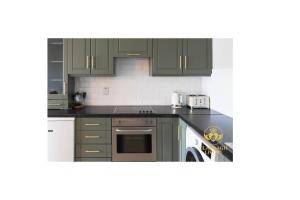 Stay by the Sea Salthill - Entire Apartment