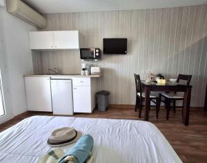 Studio ensoleillé à Saint-Florent avec piscine