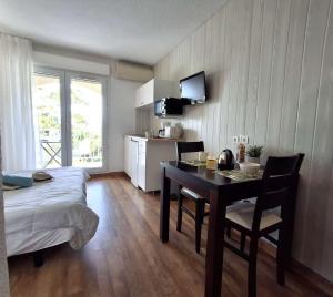 Studio ensoleillé à Saint-Florent avec piscine